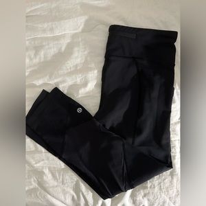 Lululemon black cropped leggings